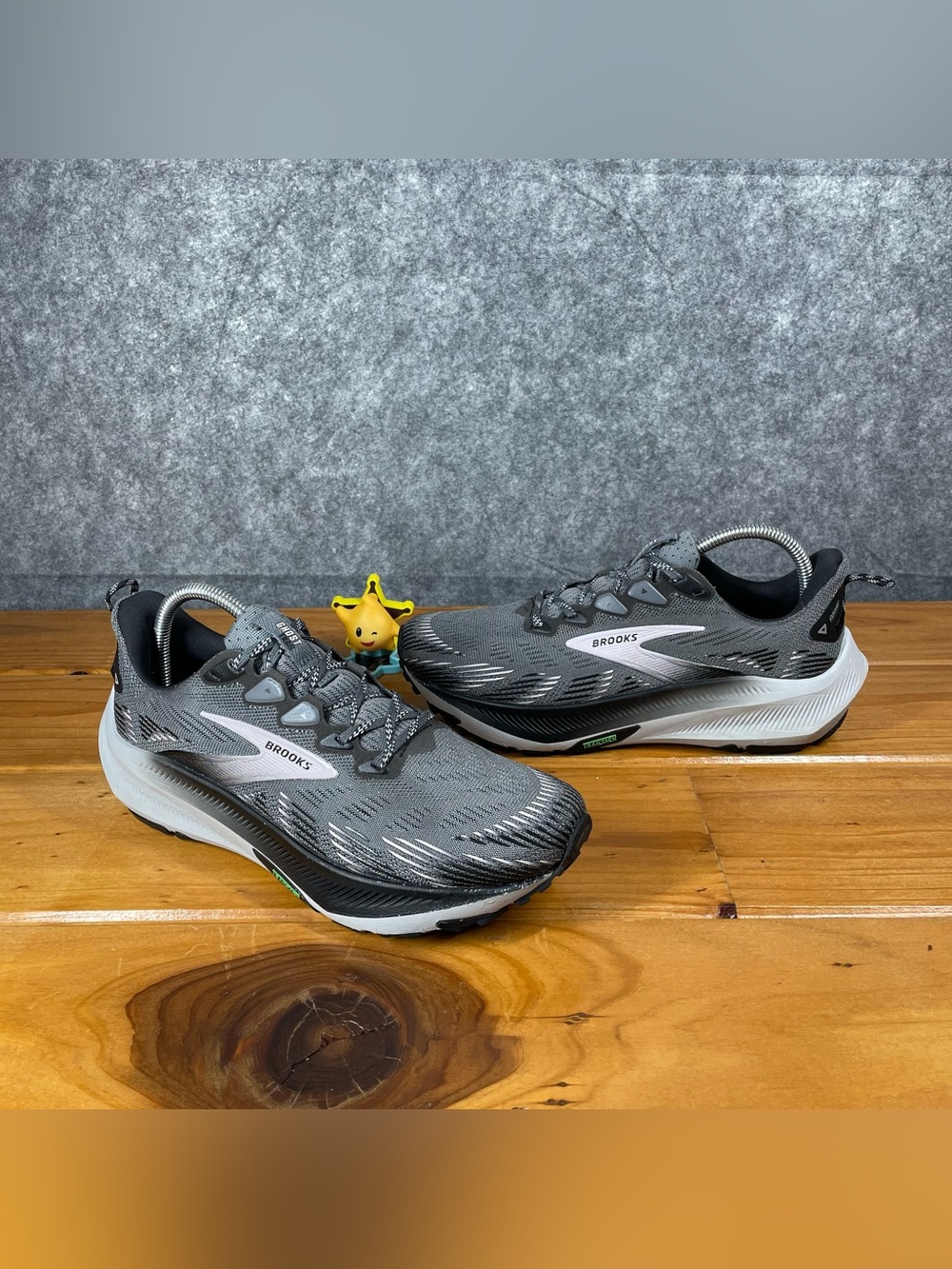 Brooks Ghost Trail Womens Size 9.5 B Gray Black Trail Running Shoes 1204641B037